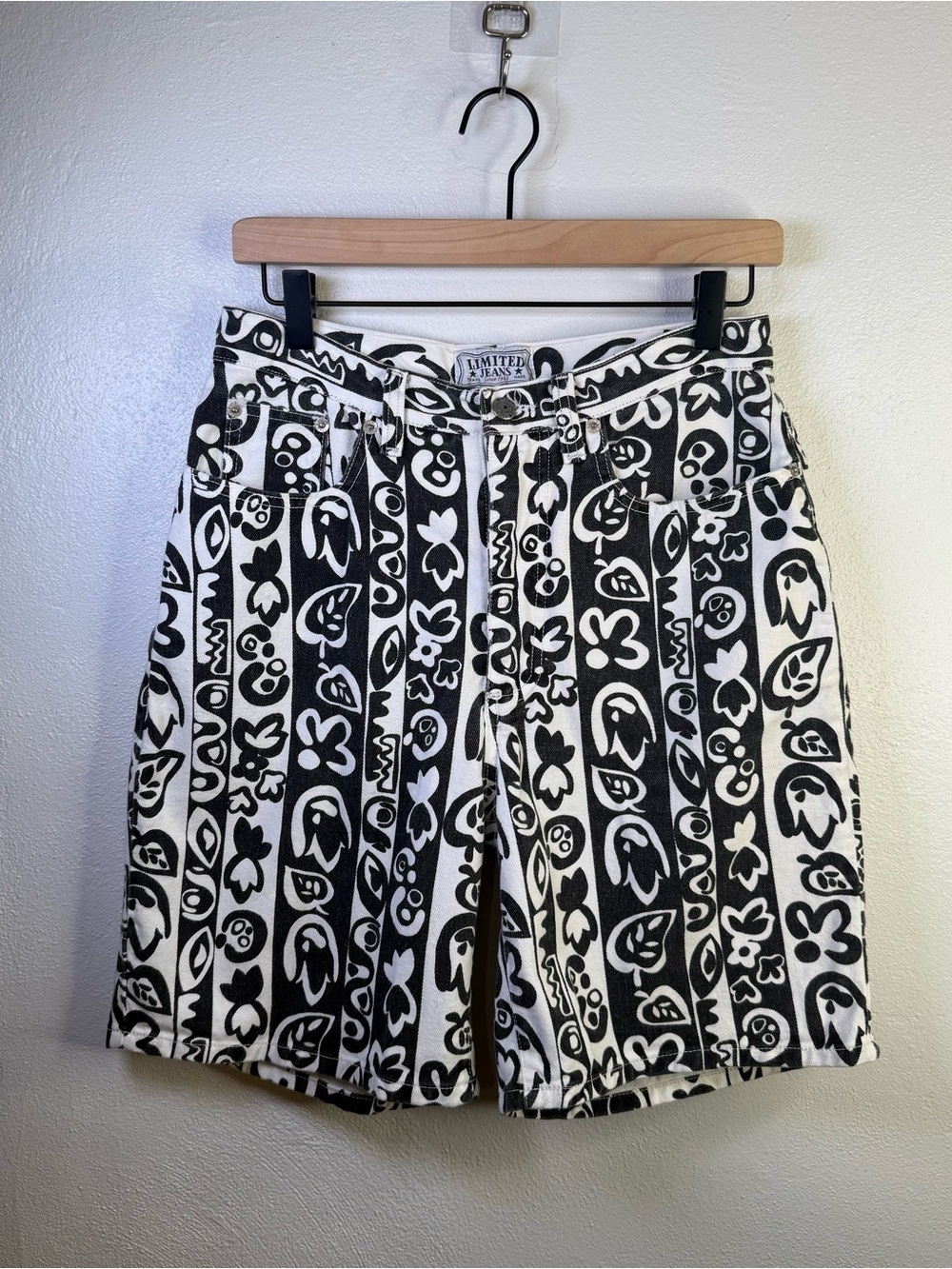 The Limited Vintage 90s Black & White Patterned Denim Mom Jean Shorts Size 10